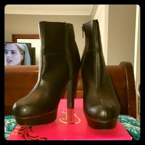 Black platform high heel booties NWOT